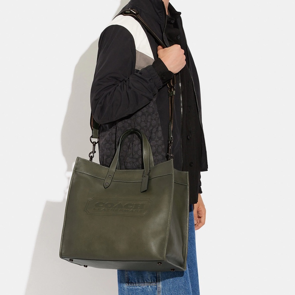 CC097 - Coach Field Tote 40 with Coach Badge - Picture 12 of 13